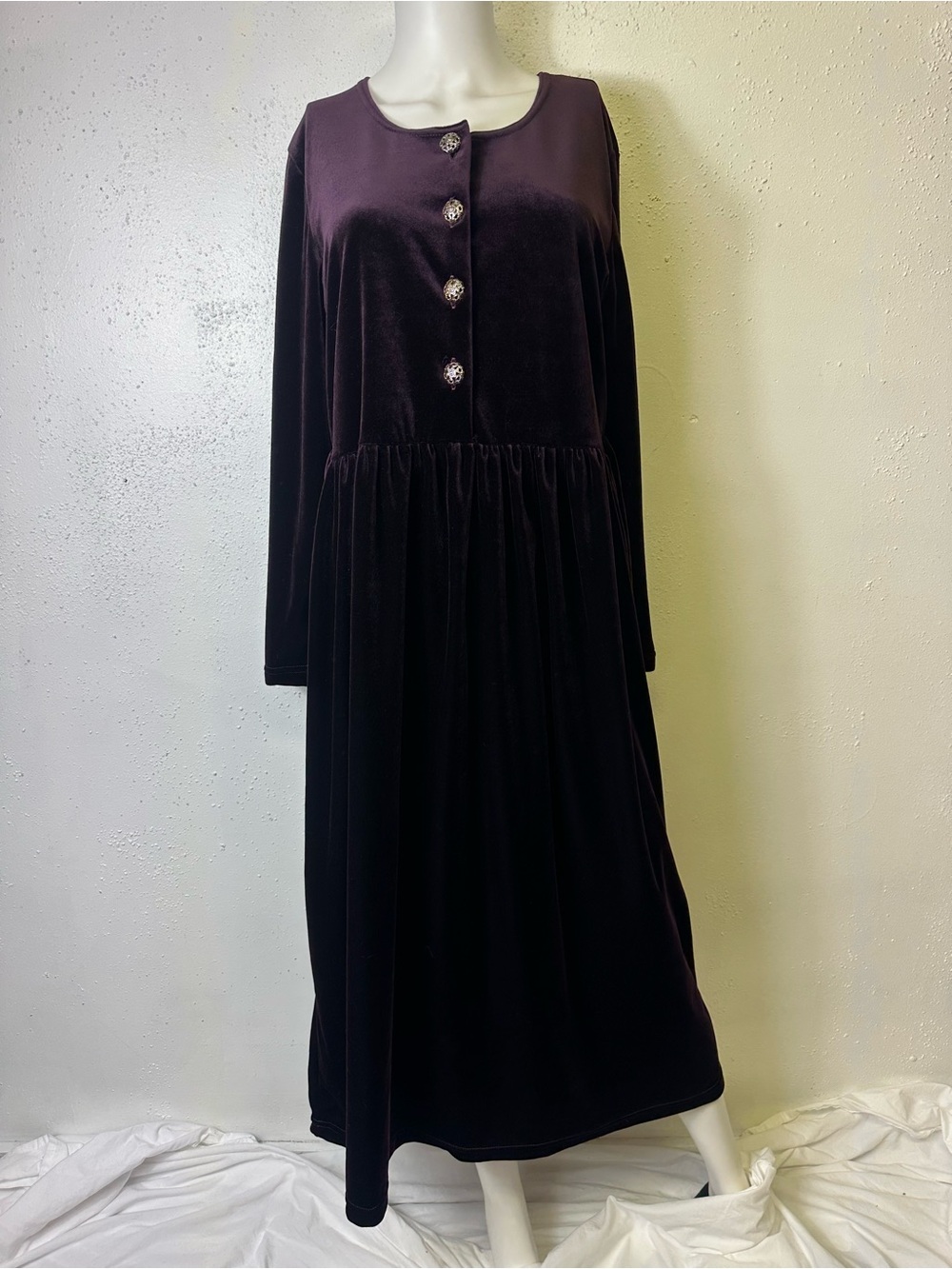 Unbranded Vintage Velvet Maxi Dress Medium burgundy No Tags Silver  Buttons